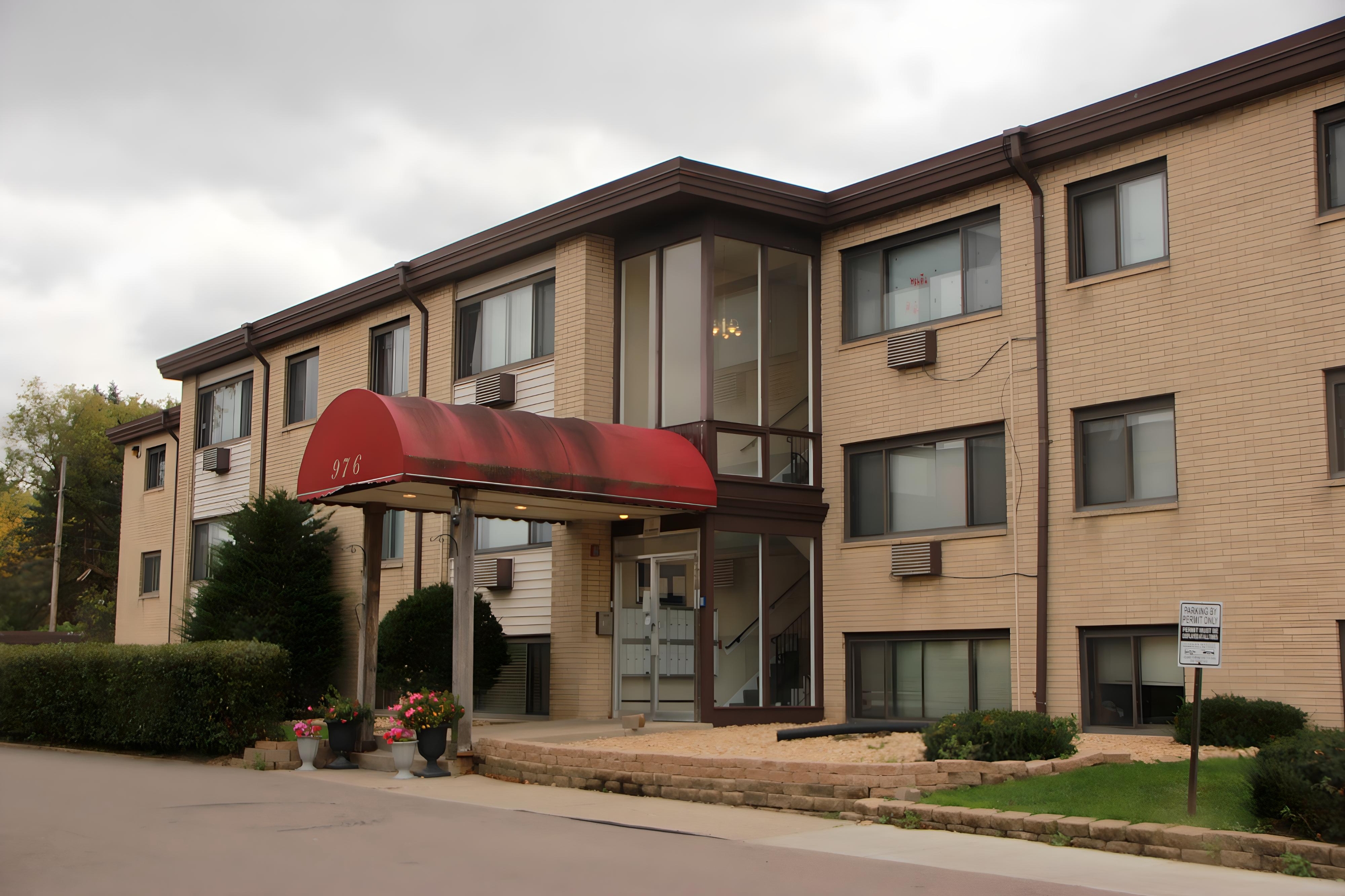 966 Robert Street - 203