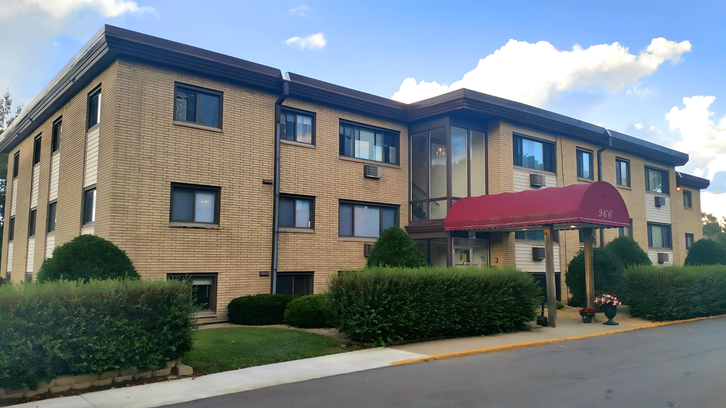 976 Robert Street - 105